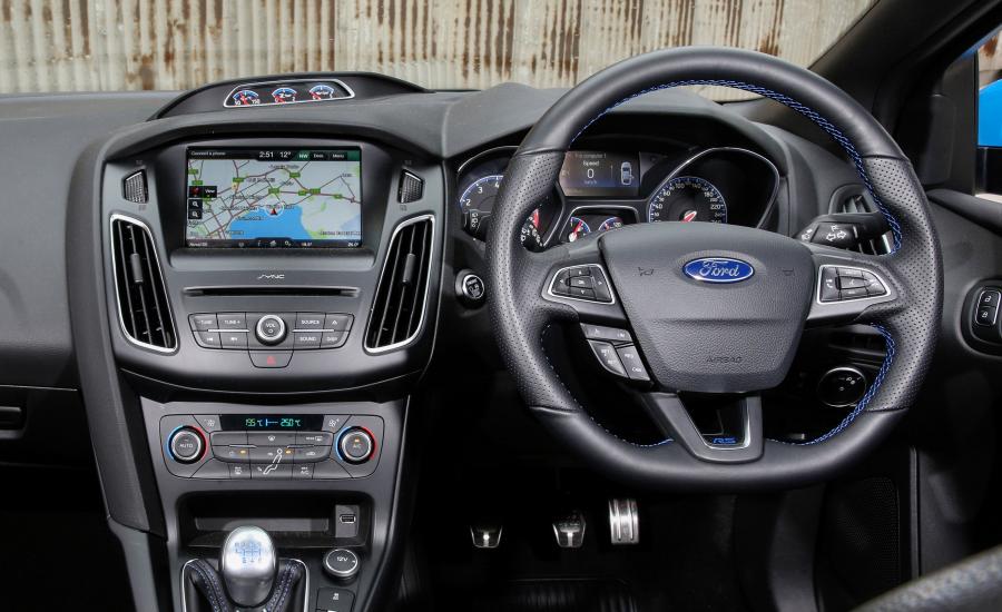 Панель приборов Ford Focus RS 2016 года  (AU) (фото 8 из 30)